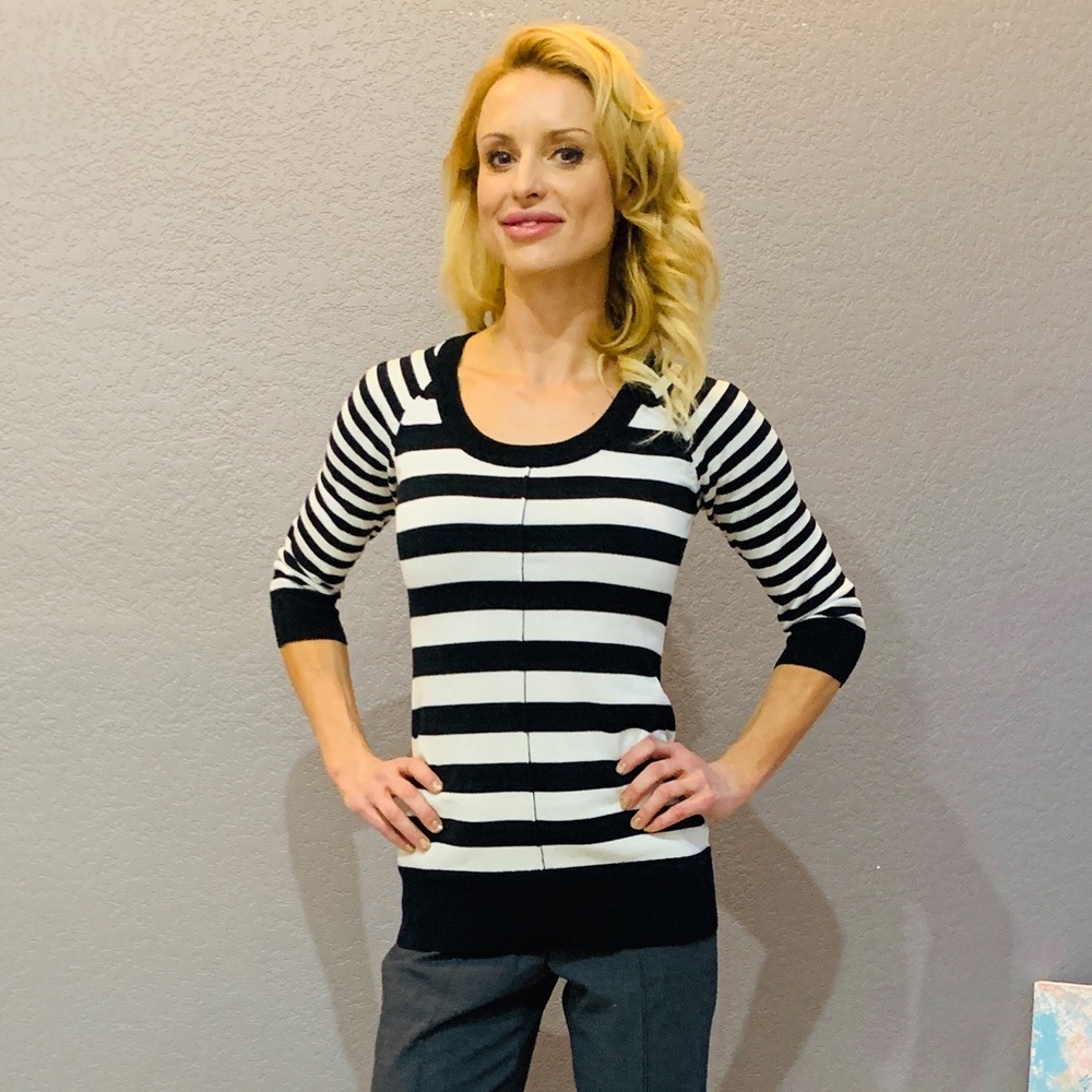 Cute Striped 3/4 Sleeve Sweater💞